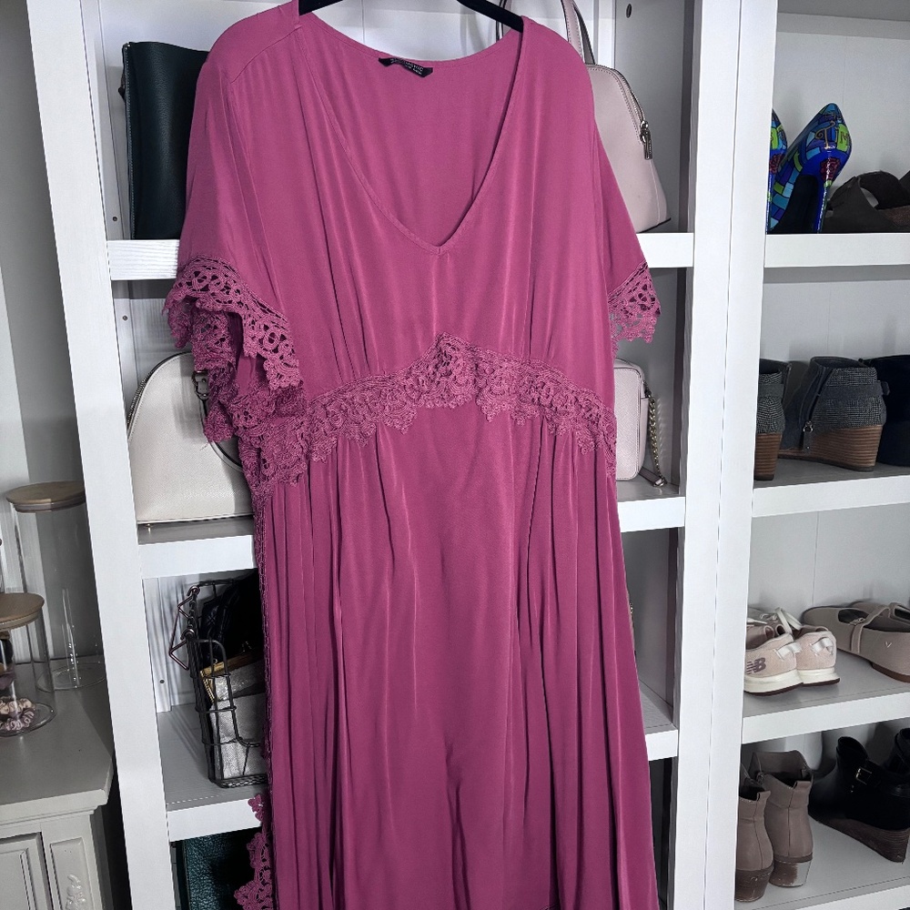 BloomChic pink and lace dress